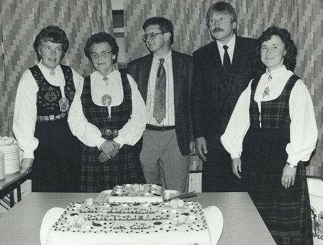 Sentrale personer på jubileumsfesten i 1990: Gudbjørg Fønhus Stensrud, Gudrun Bøhle, Tor Morten Røhr, Elling Fekjær og Gunvor Thorsrud Berg