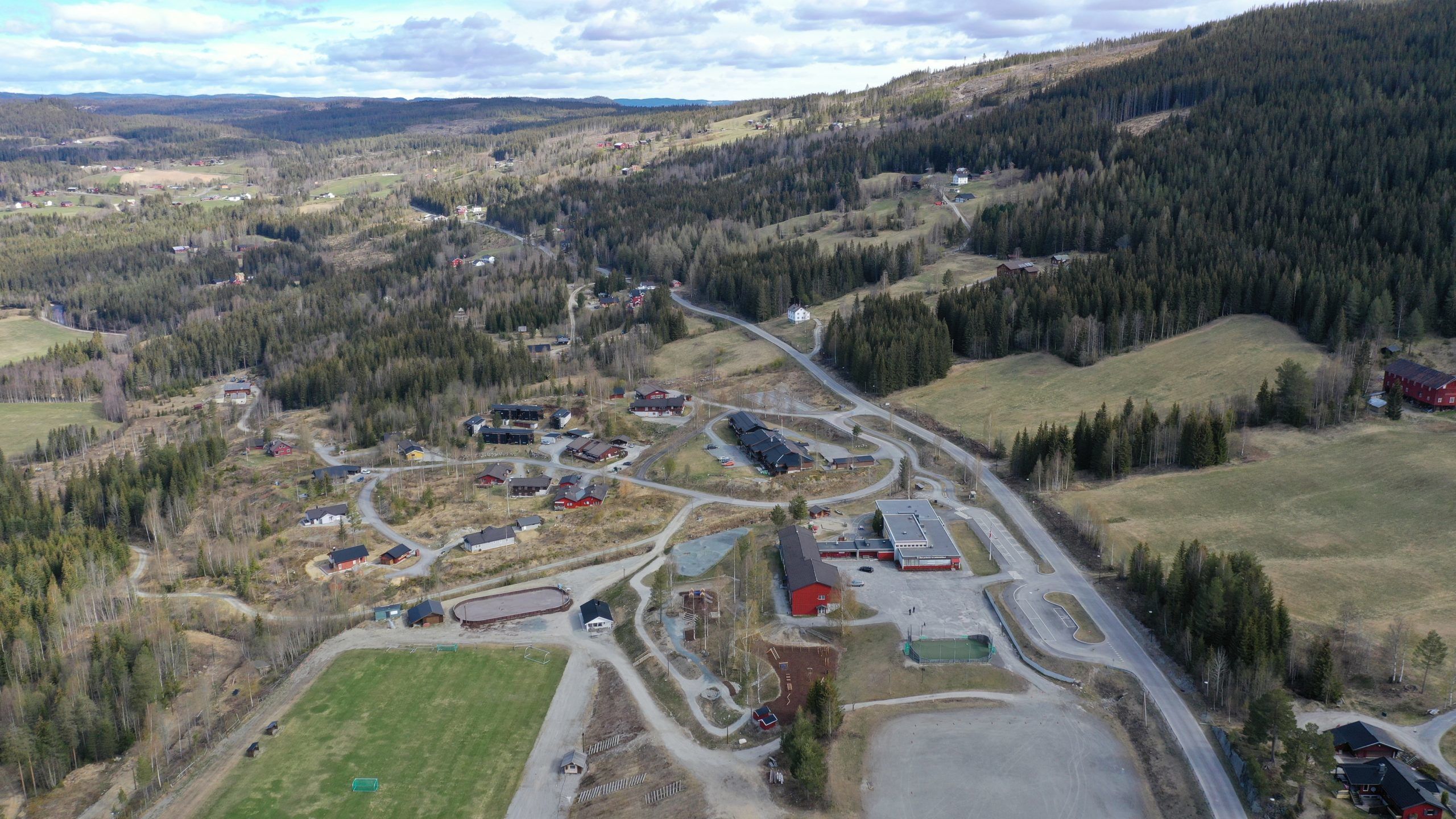 Utsikt over deler av Hedalen. Foto: Helge Nordby