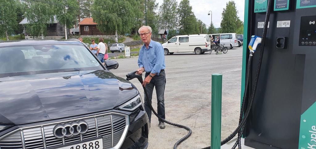 Knut Hagen lader Audi