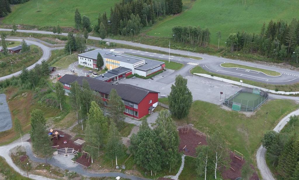 Hedalen barne- og ungdomsskole. Foto: Dagfinn Heimestøl