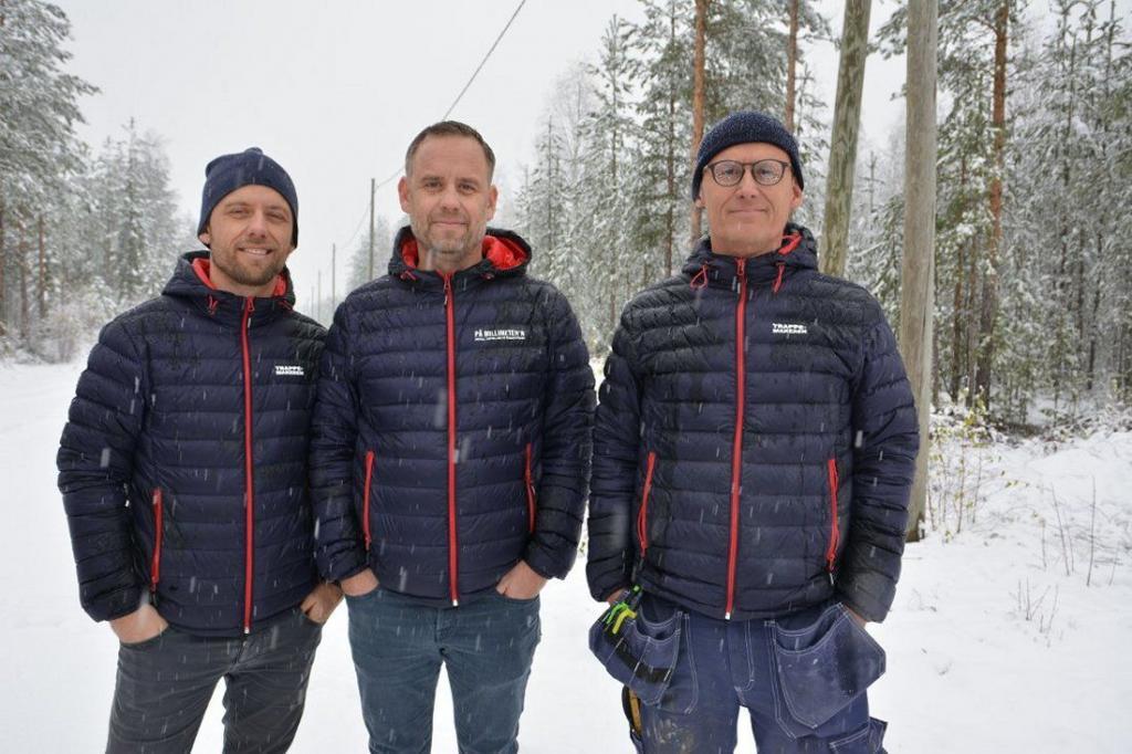 De tre brødrene Arild Heimli Johnsen, Cato Johnsen og Thure Johnsen investerer rundt 15 millioner kroner i en ny treforedlingsfabrikk på Begna industriområde. Foto: Bjørn Karsrud