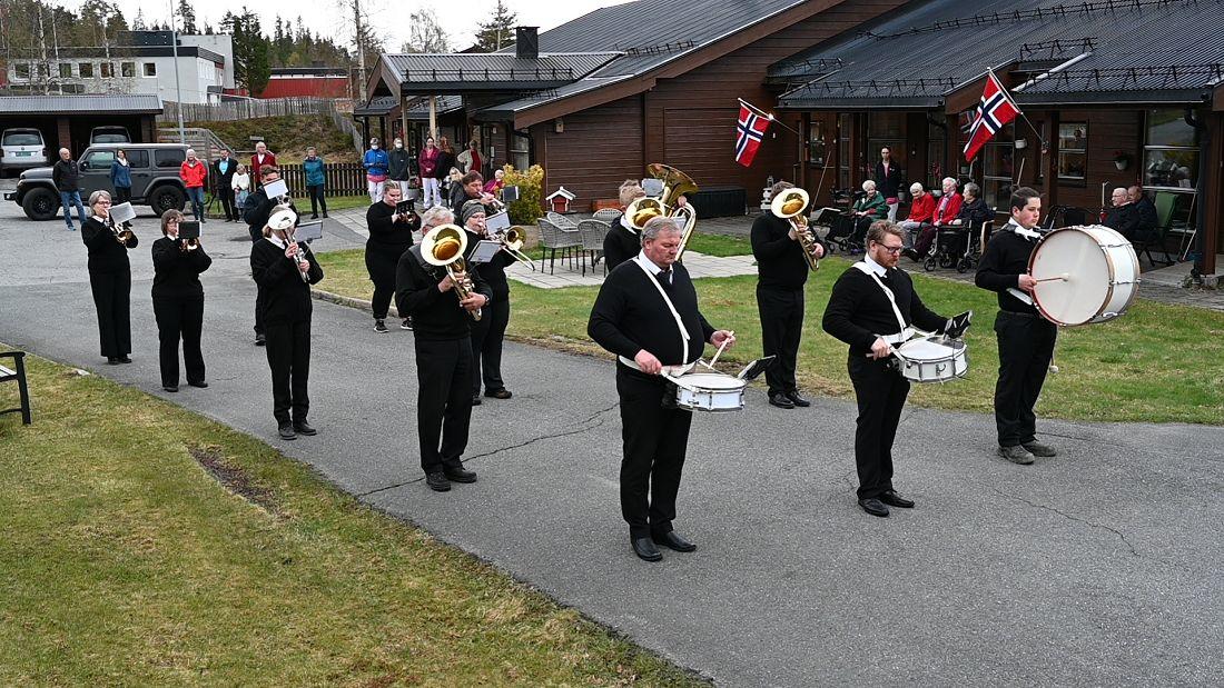 Hedalen musikkorps stilte opp i år også. Dirigent: Bjørnar Bjørnstad. Foto: Arne G. Perlestenbakken