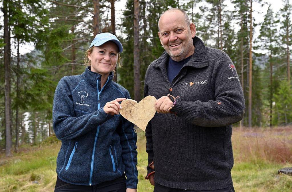 To representanter fra Skogselskapet i Oppland. Foto: Arne G. Perlestenbakken