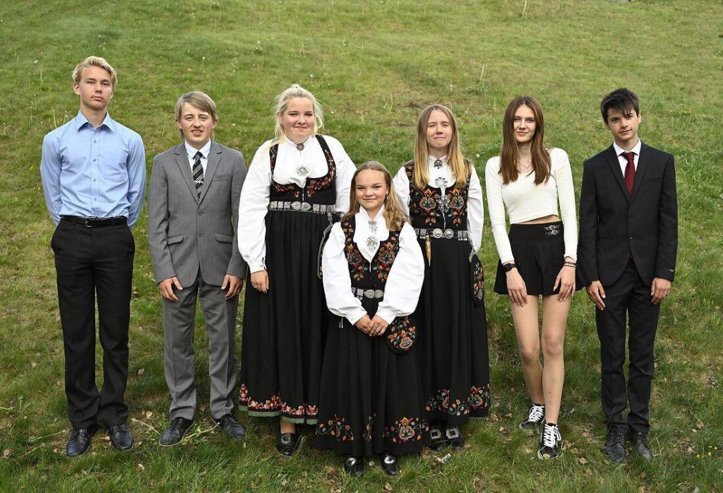 Fra venstre: Vemund, Eirik, Adriana, Heidi, Amalie, Magdalena og Djordje. Foto: Arne G. Perlestenbakken