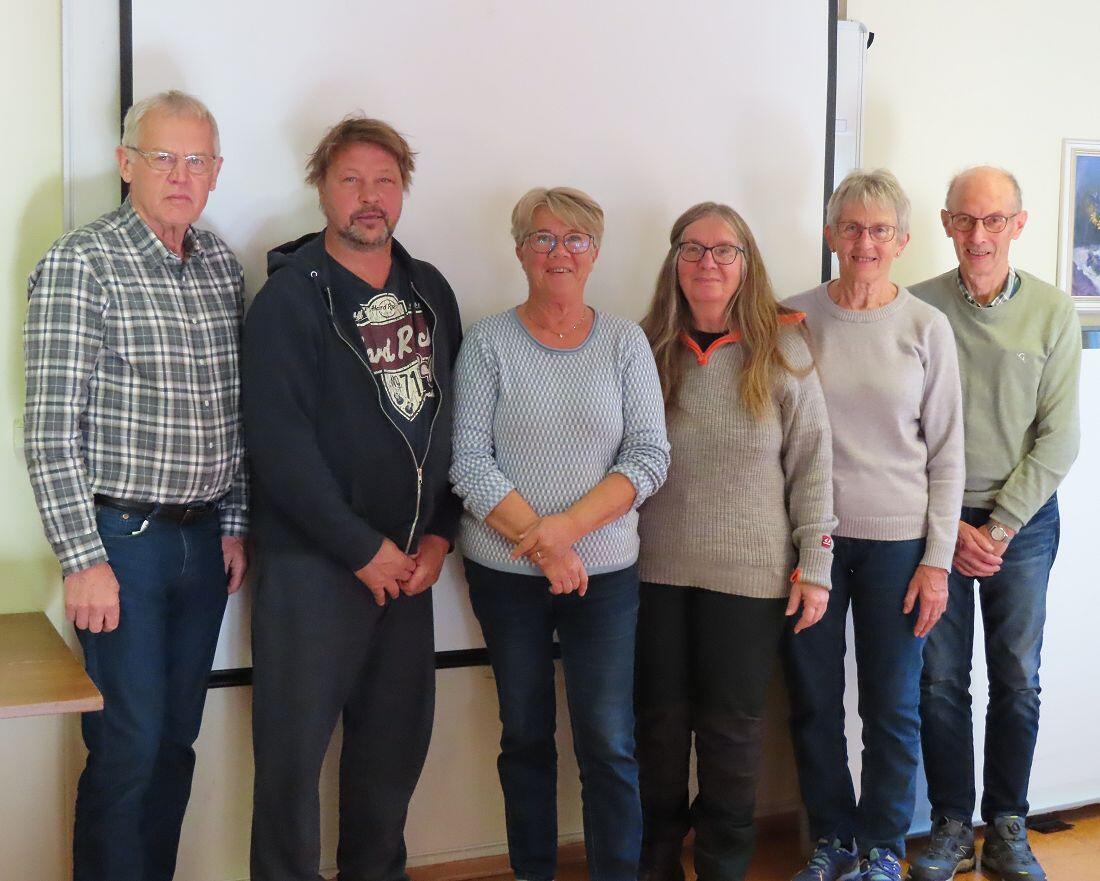 Fra venstre: Halstein Heiene Amund Grønhaug, Åse Østgård Hagen, Anne Karin Eid, Sigrid Haugen og Trygve Langedrag. Foto: Privat