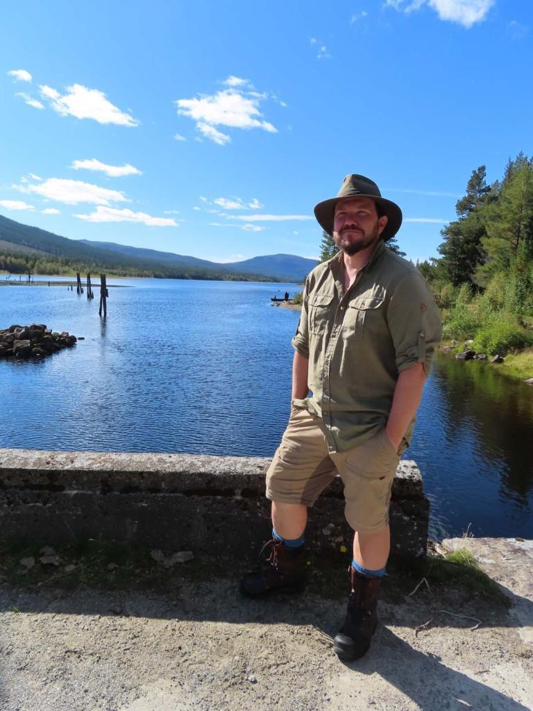 Bjørn Henrik Stavdahl Johansen ved Aurdalsfjorden. Foto: Åse Østgård Hagen