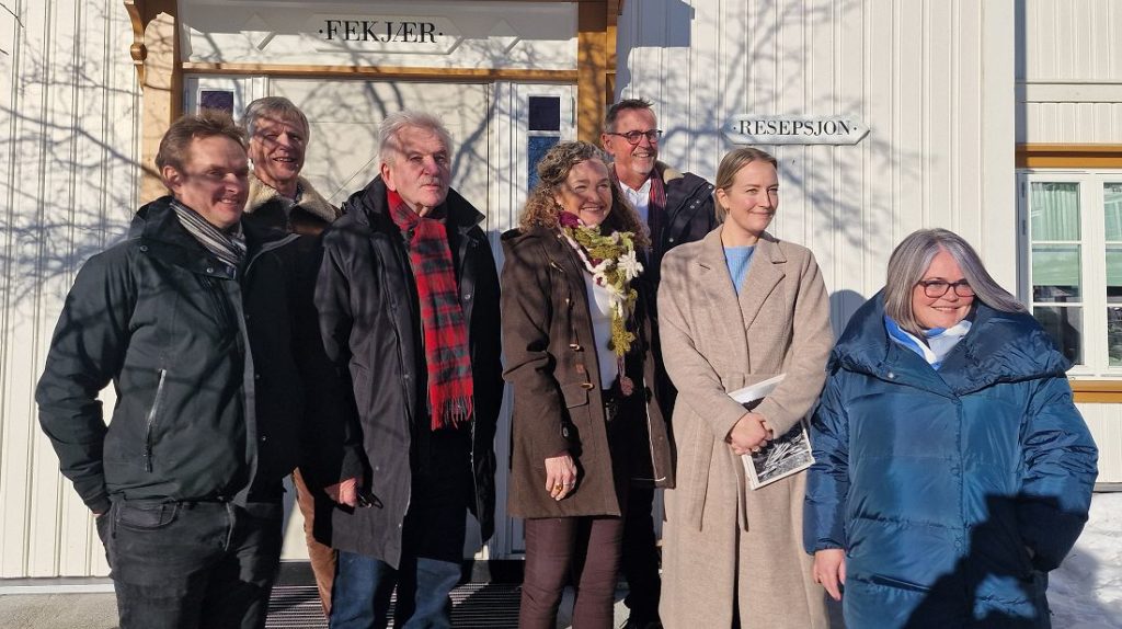 Fra venstre: Tor Anders Perlestenbakken, Olav Kristian Huseby, Elling Fekjær, Ine Wigernæs, Ståle Borgersen, Sandra Bruflot og Kari-Anne Jønnes. Foto: Arne Heimestøl