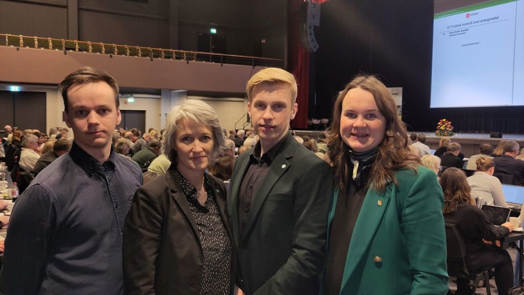 Magnus Bø (Lom Sp), Aud Hove (gruppeleder Innlandet Sp), Erik Lillebakken (Hedmark Senterungdom) og Marit K. Strand (stortingsrepresentant Oppland).