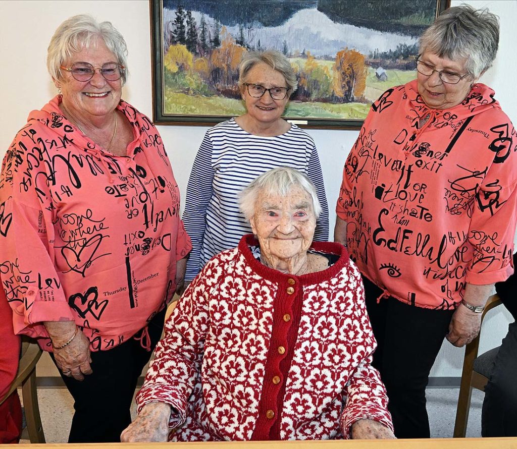 Karin Marie Skimten-Lie, Magnhild Briskodden, Kari Skogly og Minsten. Foto: Arne G. Perlestenbakken
